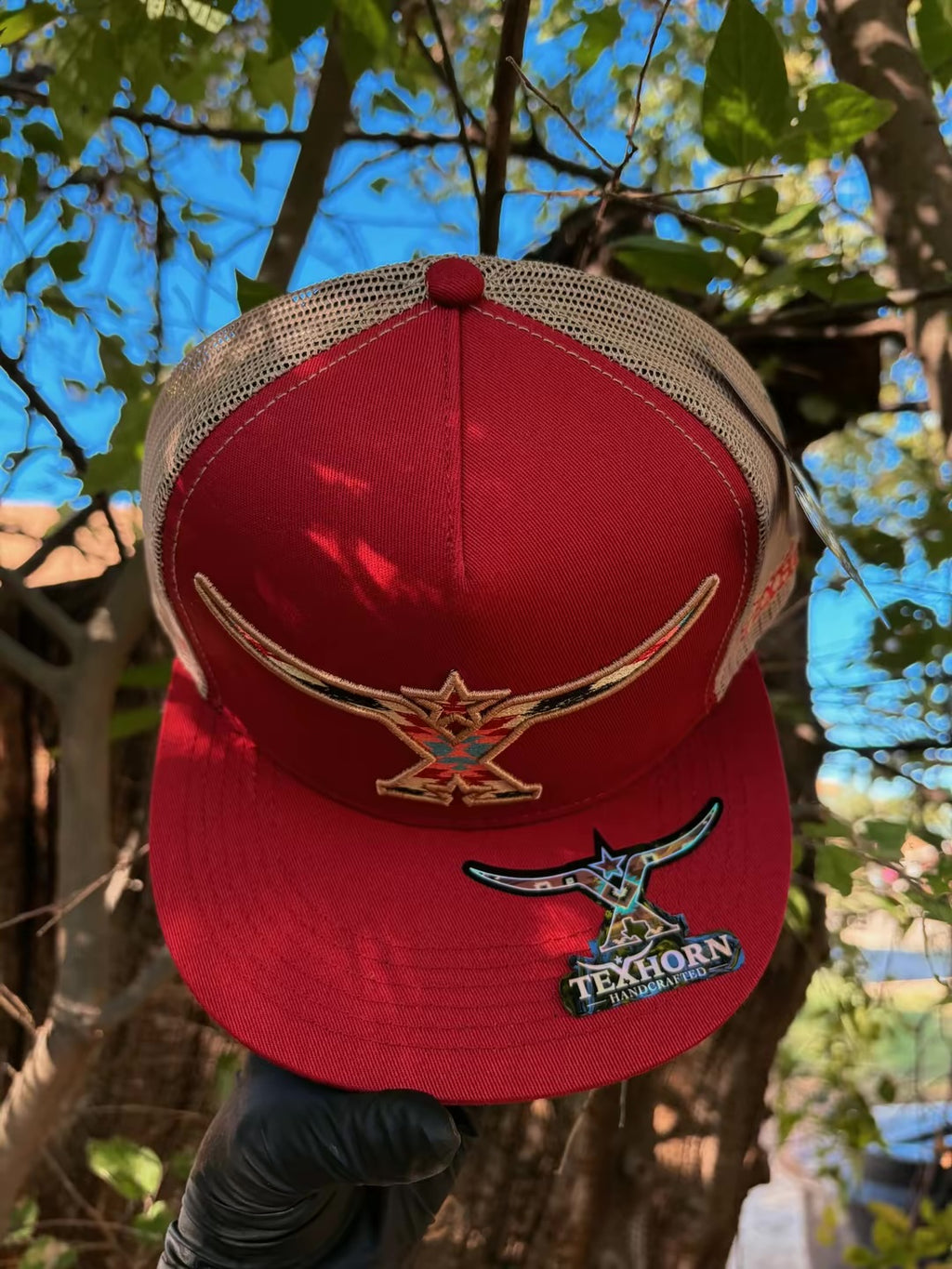 Gorra Texhorn roja y beige con bordado frontal