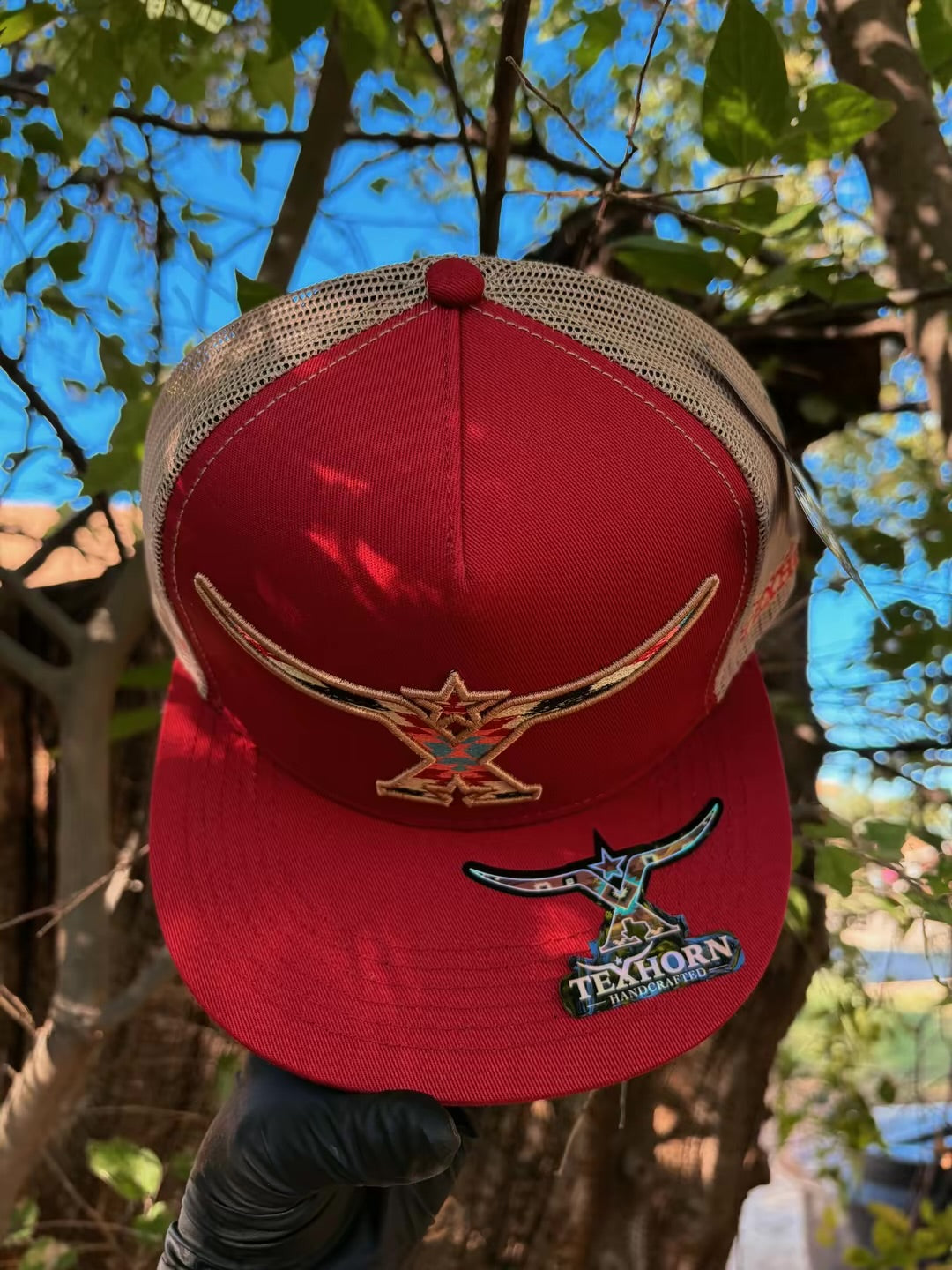 Gorra Texhorn roja y beige con bordado frontal