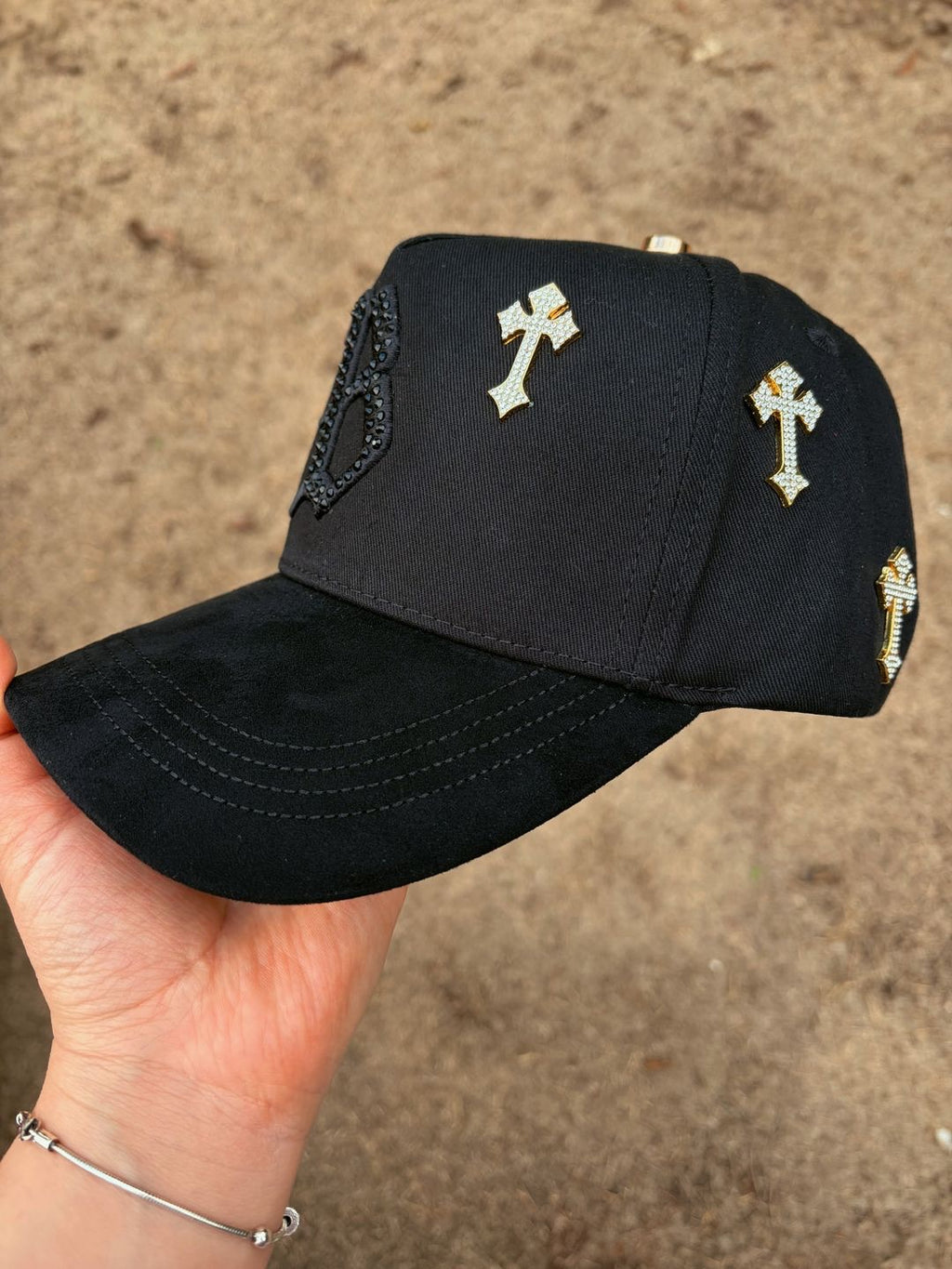 Gorra Bélica Con Inicial B
