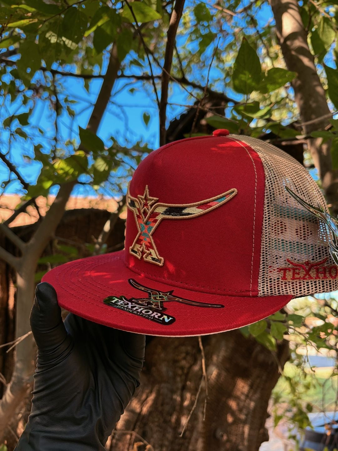Gorra Texhorn roja y beige con bordado frontal