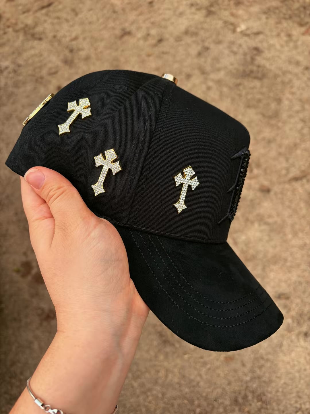 Gorra Bélica Con Inicial B