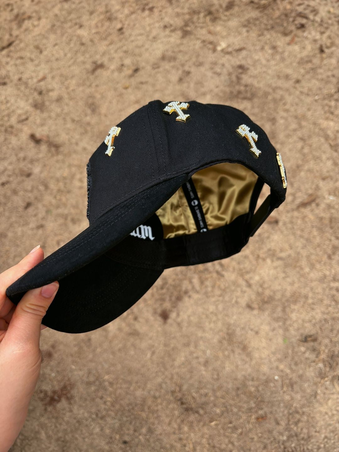 Gorra Bélica Con Inicial B